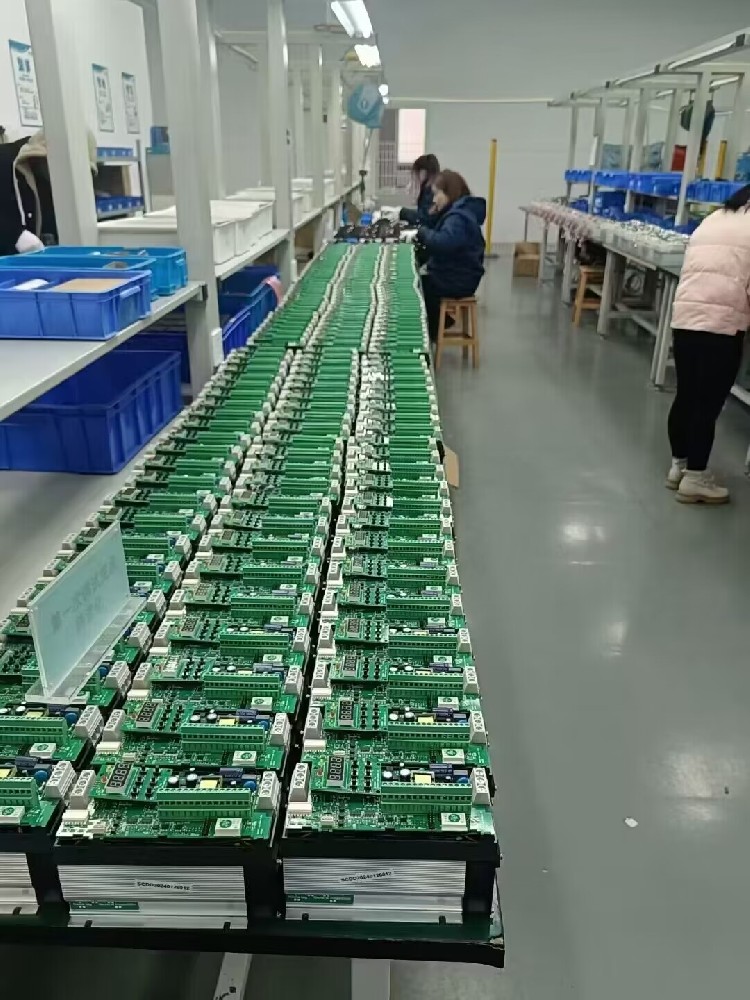 电力调整器在运行时最大电流逐步降低是为什么？