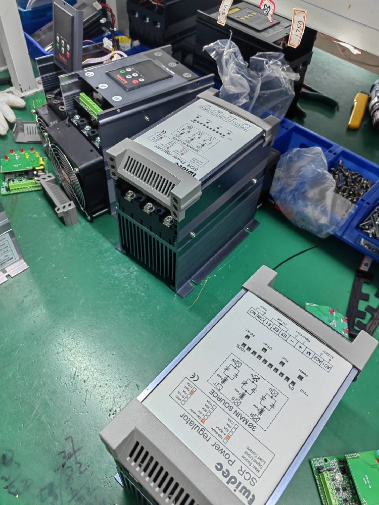 在易燃易爆的危险环境中，电力调整器是否具备防爆职能？或者必要采取什么特殊措施？