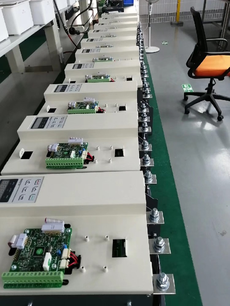 电力调整器与变频器在某些利用场景下职能有沉叠，若何抉择使用哪一个？